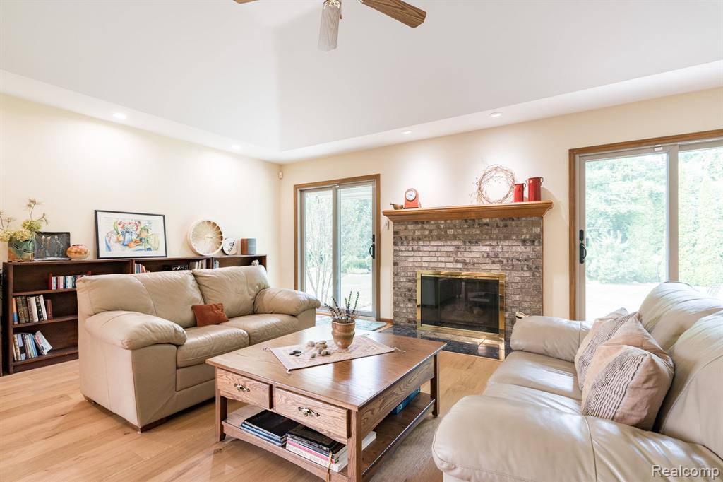 6821 Carriage Creek Drive