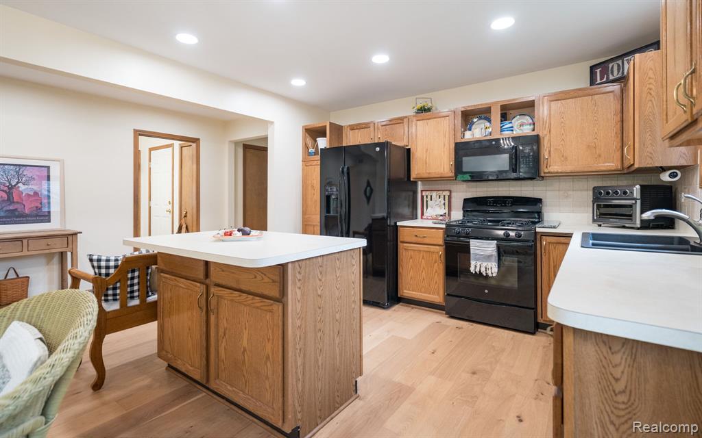 6821 Carriage Creek Drive