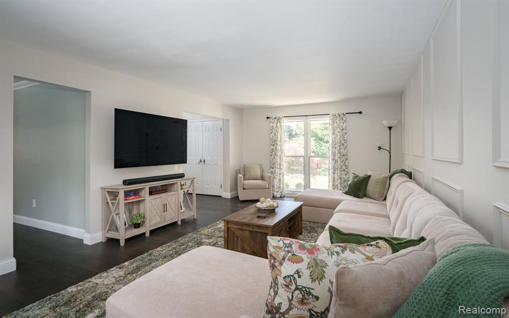 1120 Hackberry Circle
