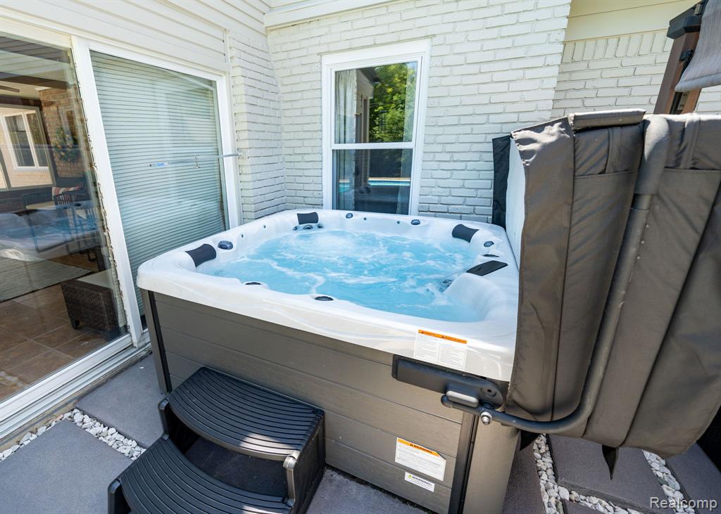 1120 Hackberry Circle