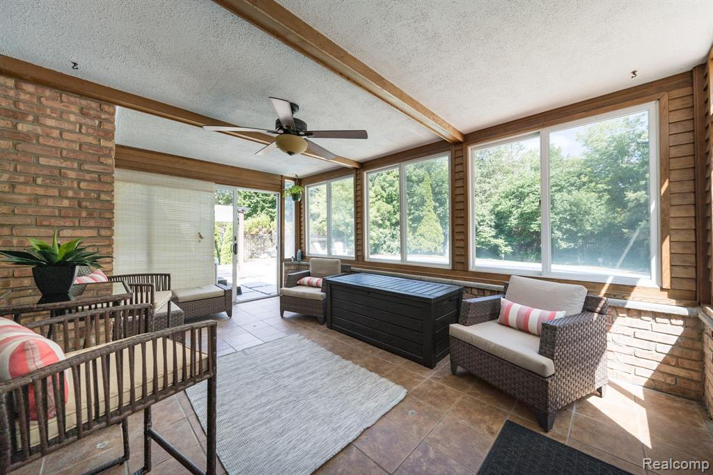 1120 Hackberry Circle
