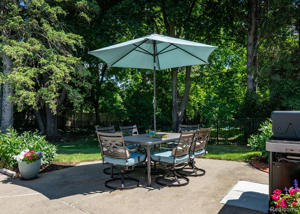 1120 Hackberry Circle