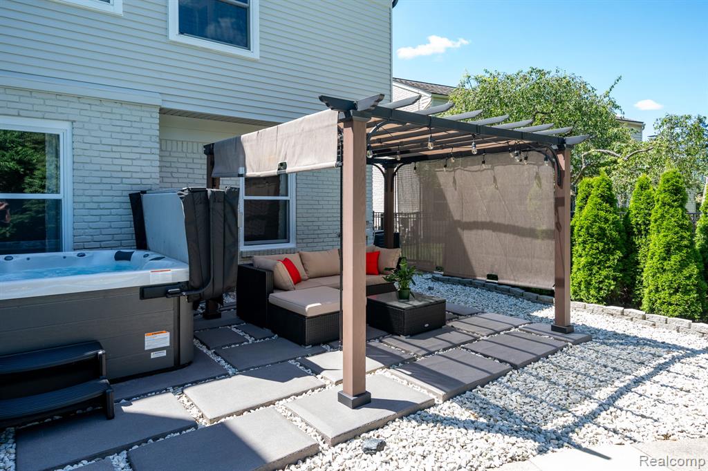 1120 Hackberry Circle