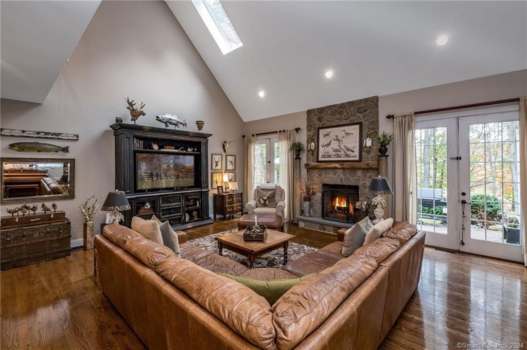 3 Lake Louise Drive