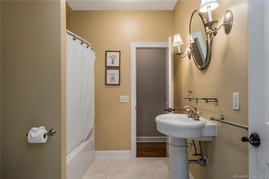 3 Lake Louise Drive