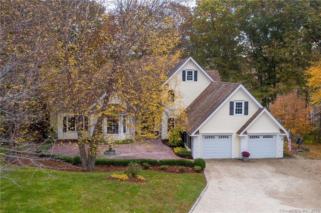 3 Lake Louise Drive