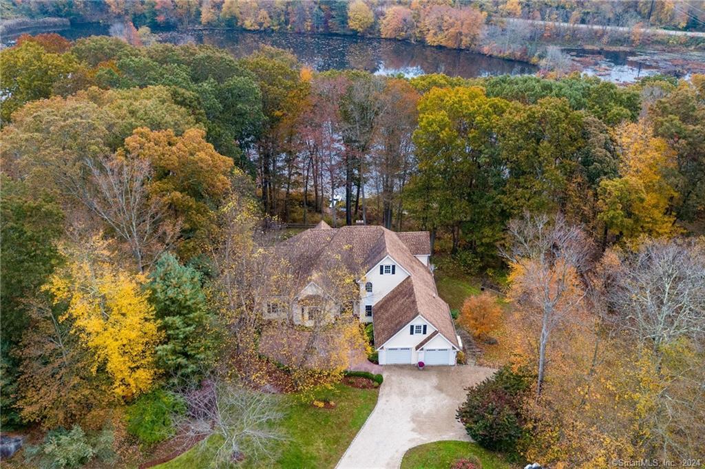 3 Lake Louise Drive