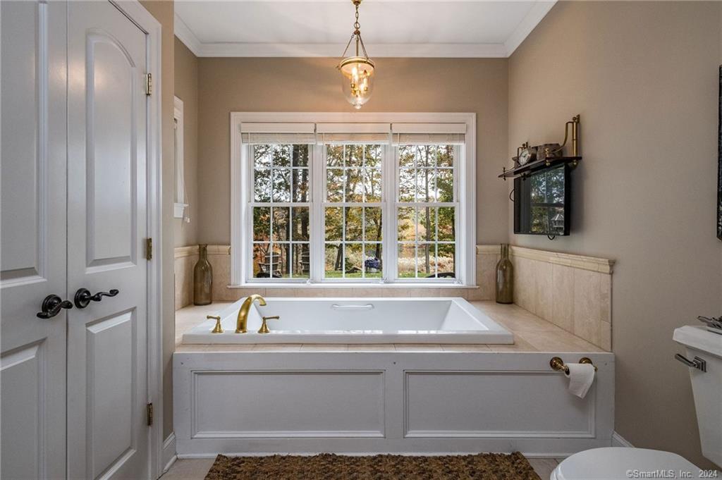 3 Lake Louise Drive