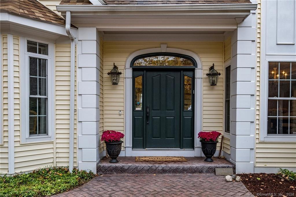 3 Lake Louise Drive