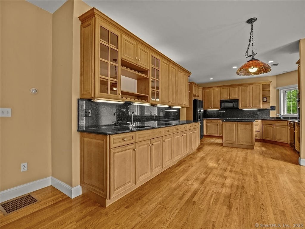 2273 Long Hill Road