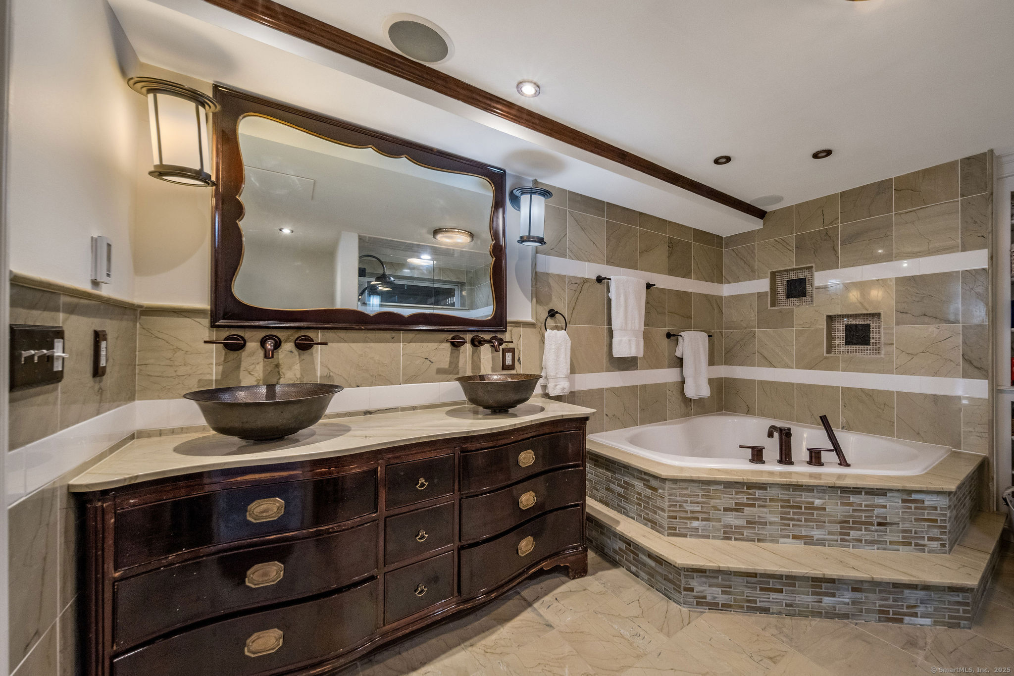 15 Buttonball Lane