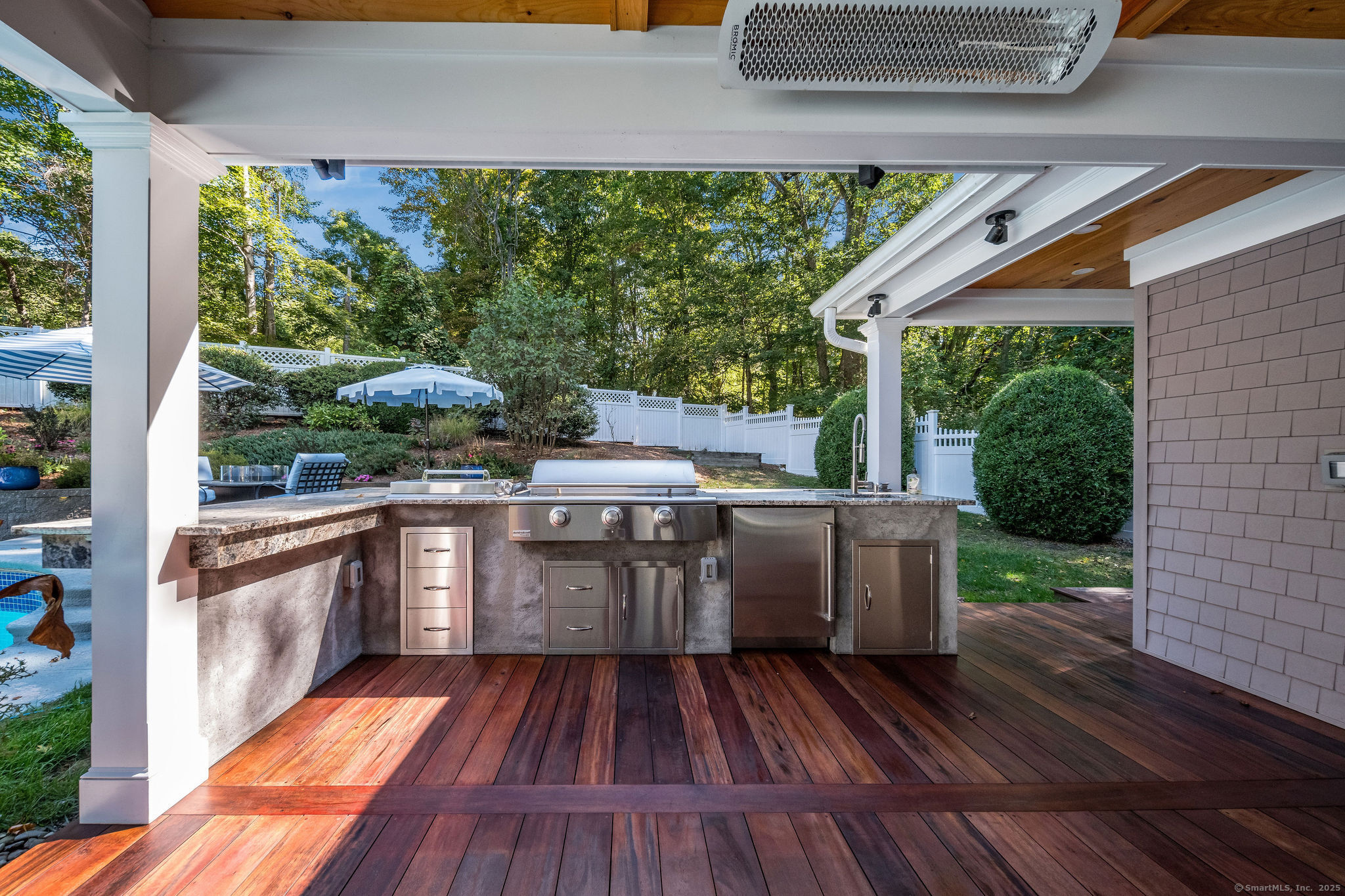 15 Buttonball Lane