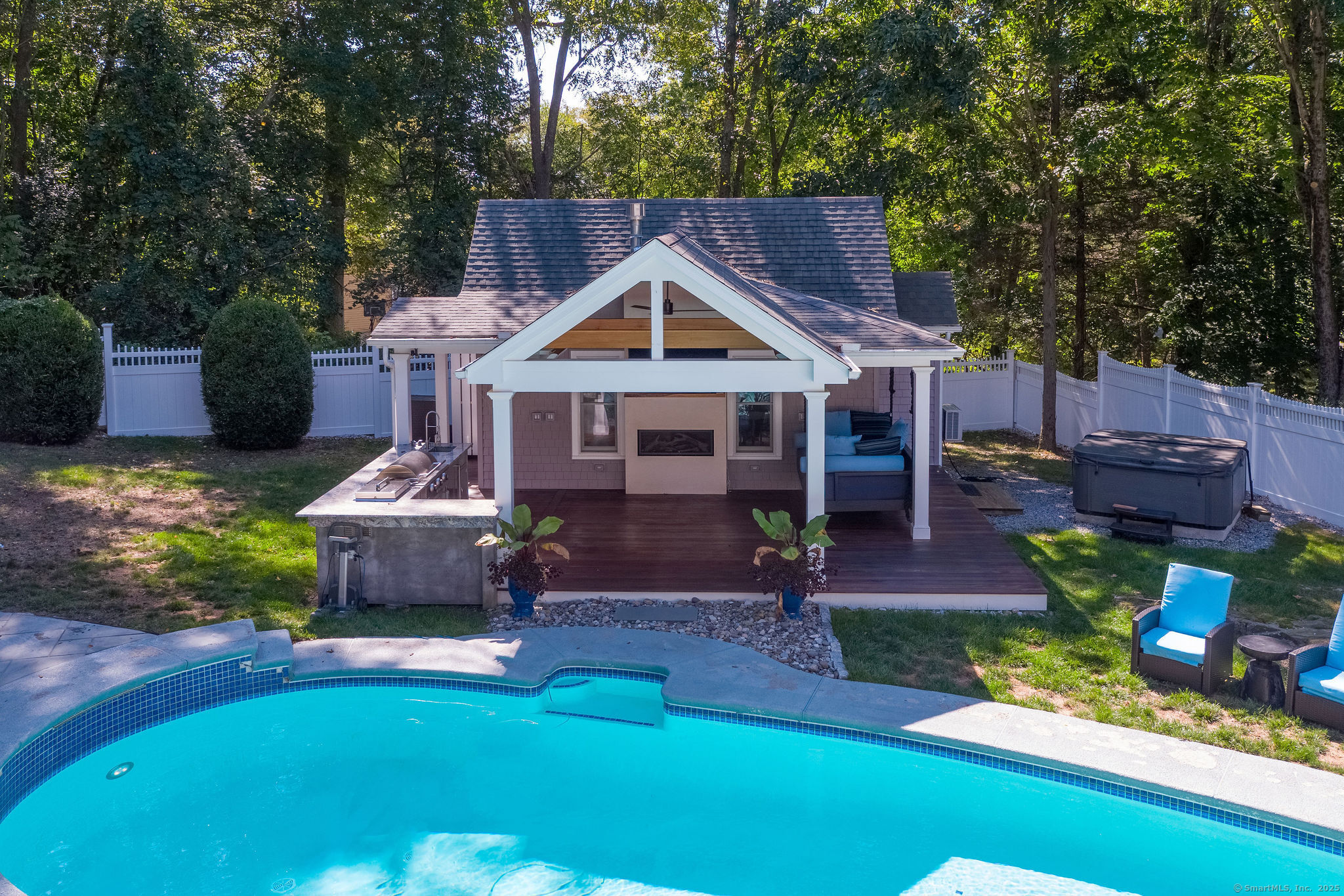 15 Buttonball Lane