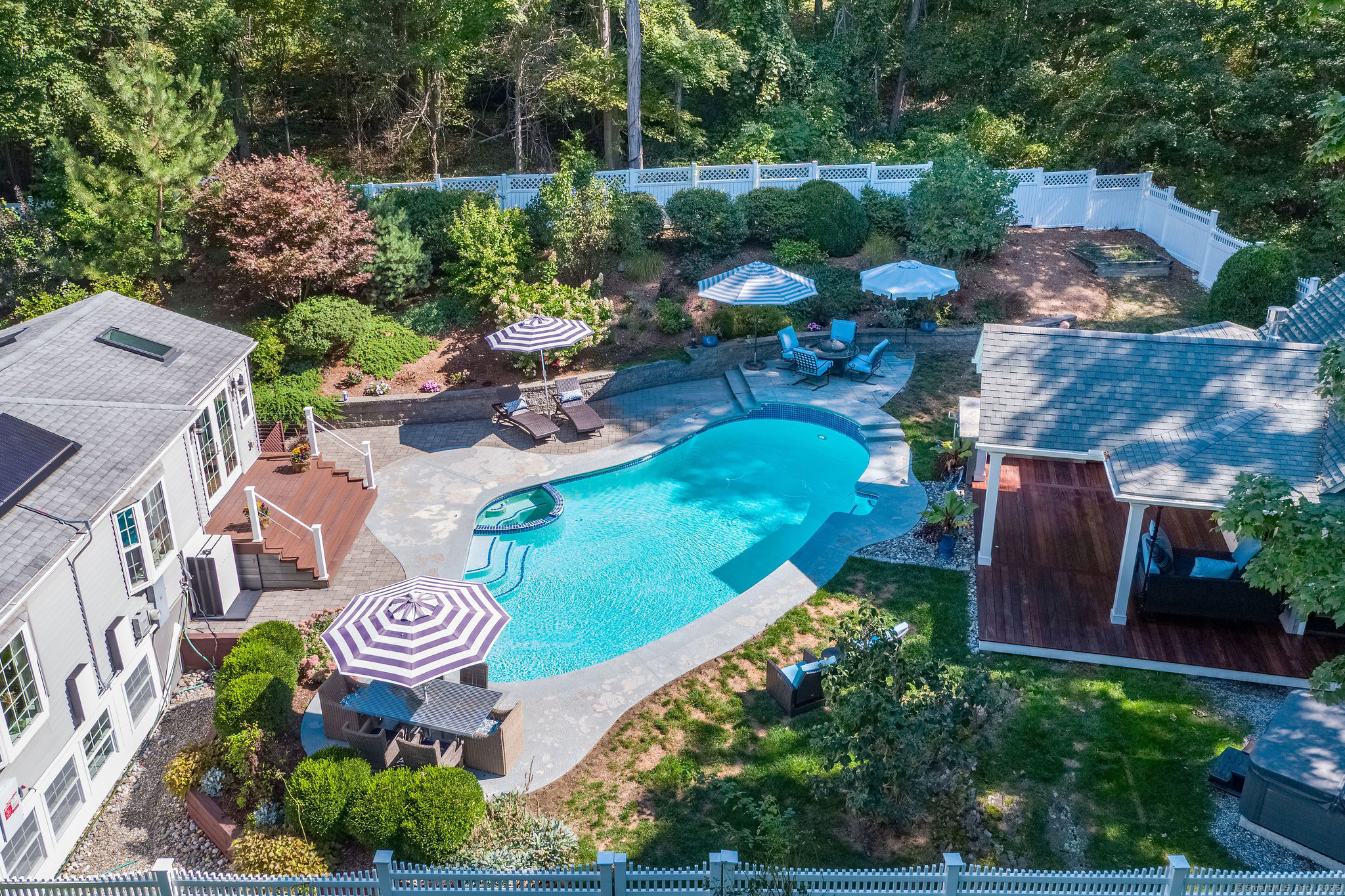 15 Buttonball Lane