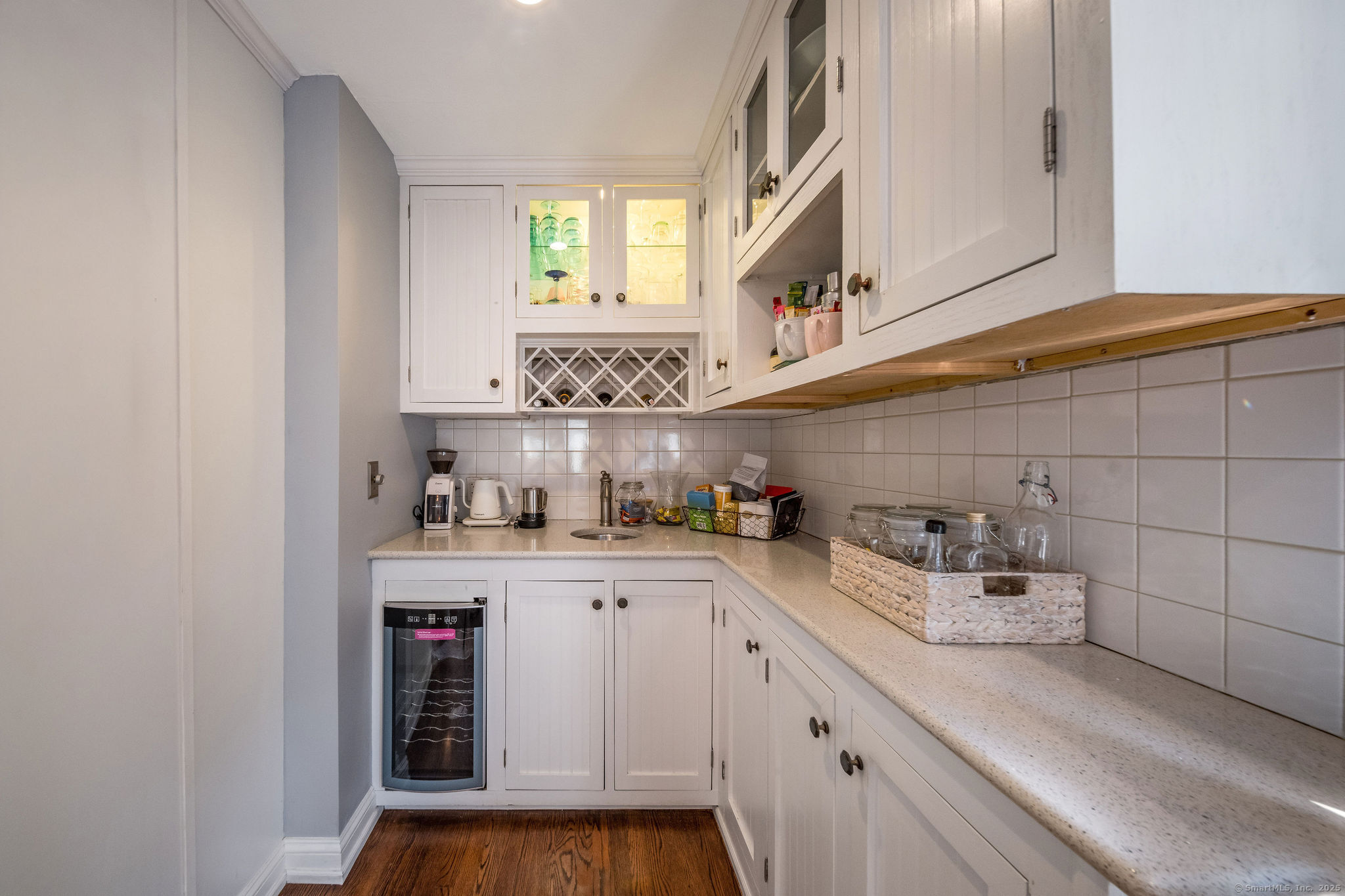15 Buttonball Lane