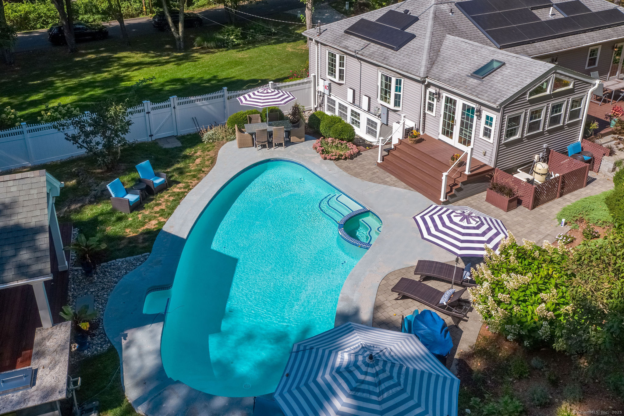 15 Buttonball Lane