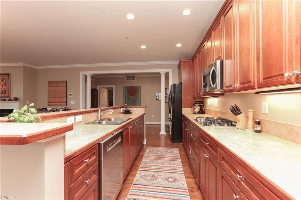 955 Bolling Avenue, Unit 207