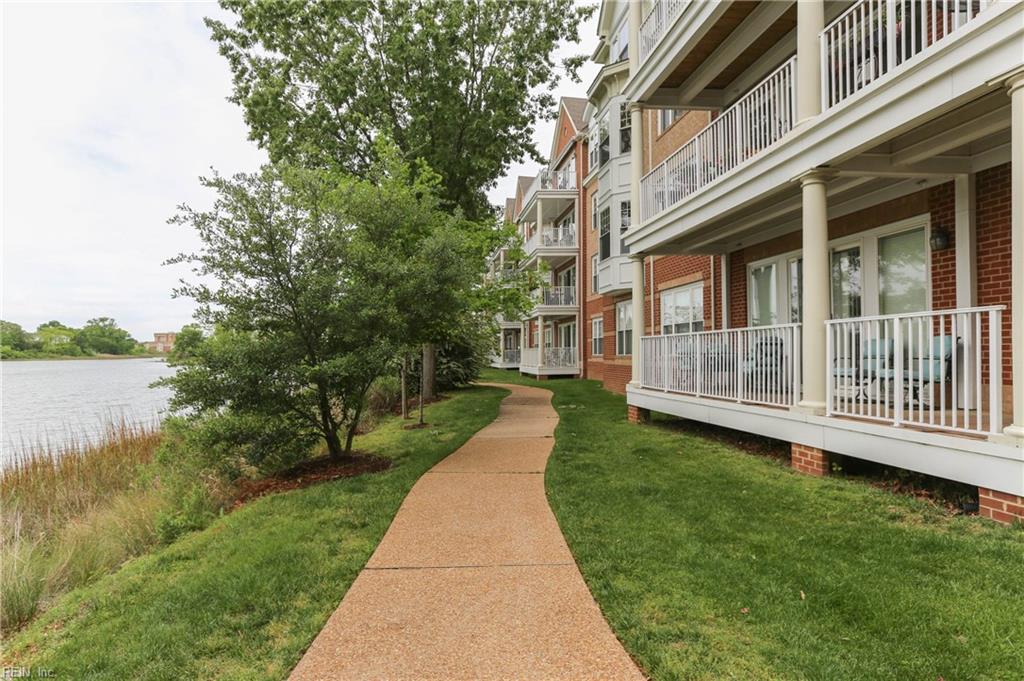 955 Bolling Avenue, Unit 207