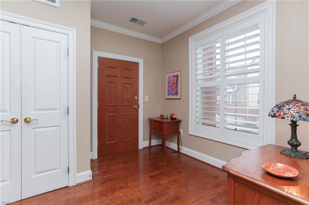 955 Bolling Avenue, Unit 207