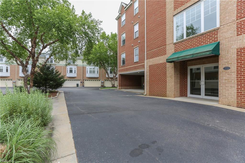 955 Bolling Avenue, Unit 207