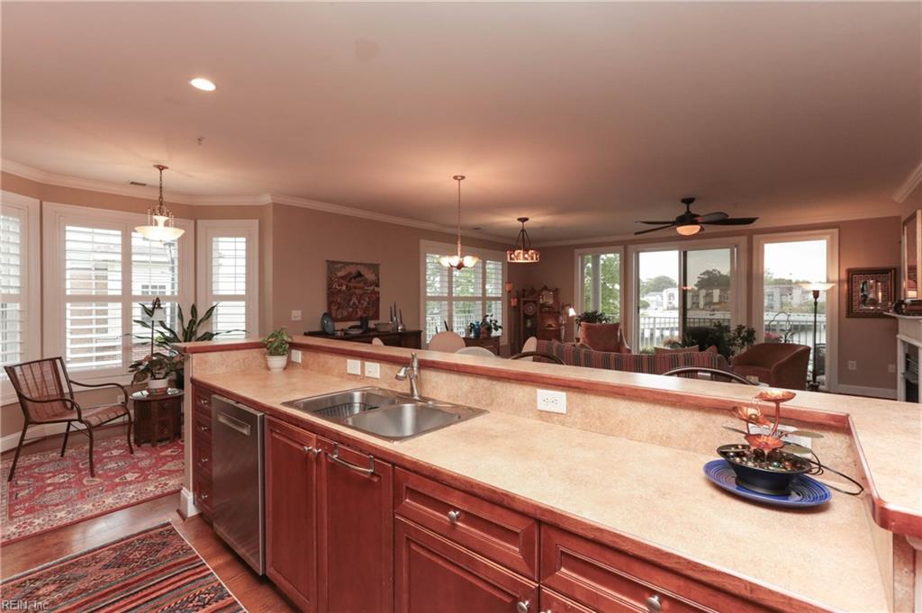 955 Bolling Avenue, Unit 207