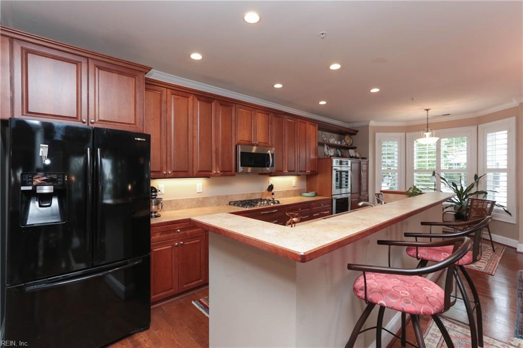 955 Bolling Avenue, Unit 207