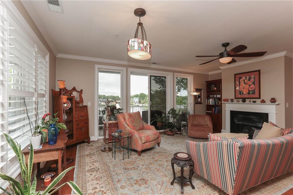 955 Bolling Avenue, Unit 207