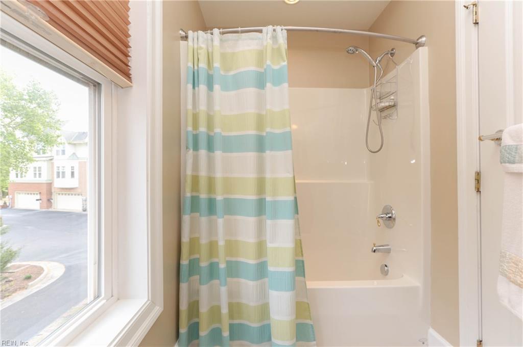 955 Bolling Avenue, Unit 207