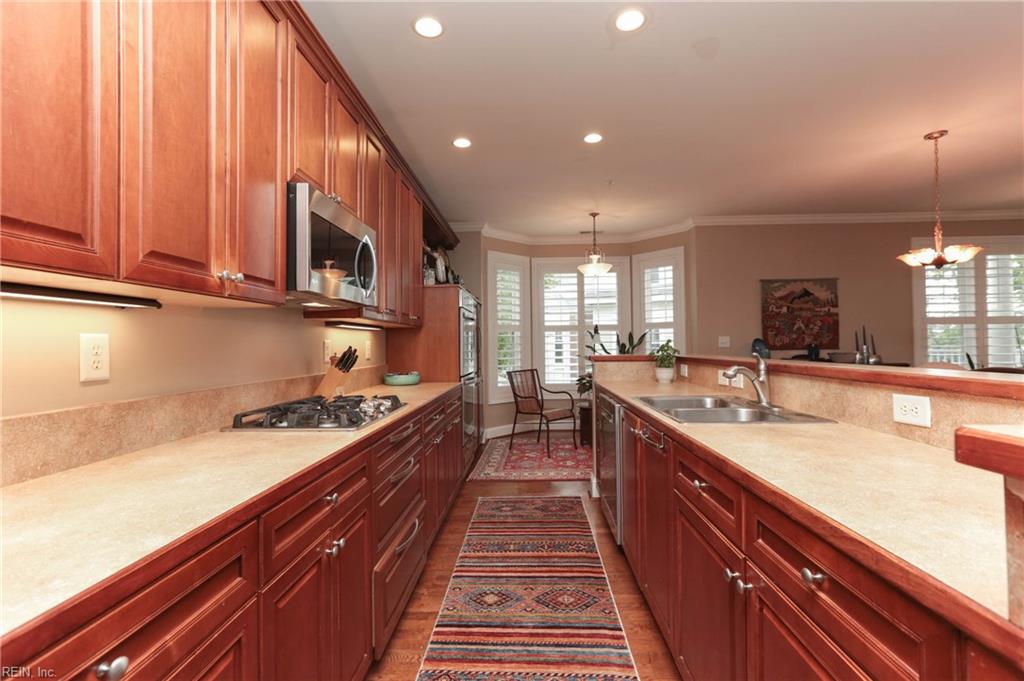 955 Bolling Avenue, Unit 207