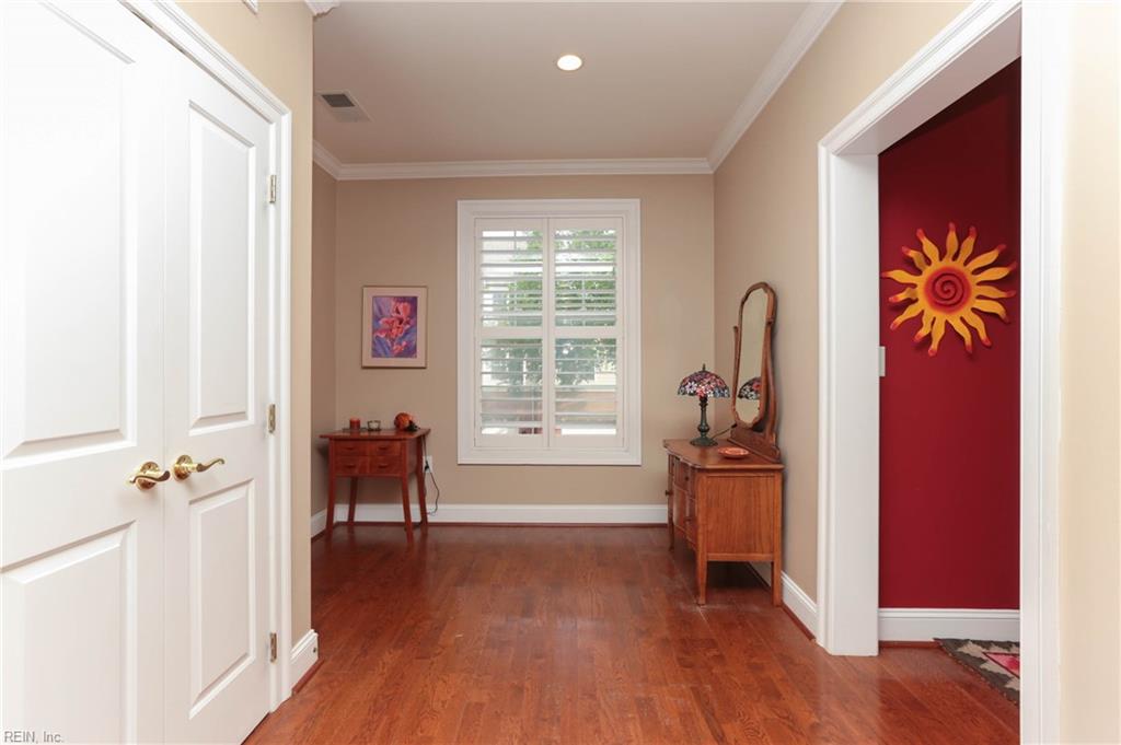 955 Bolling Avenue, Unit 207