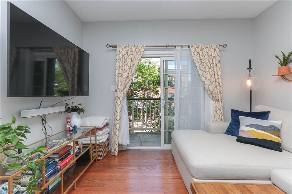 300 Yarmouth Street, Unit 323