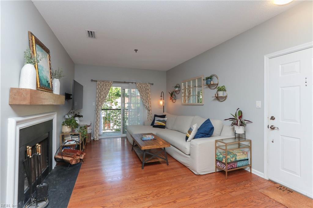 300 Yarmouth Street, Unit 323