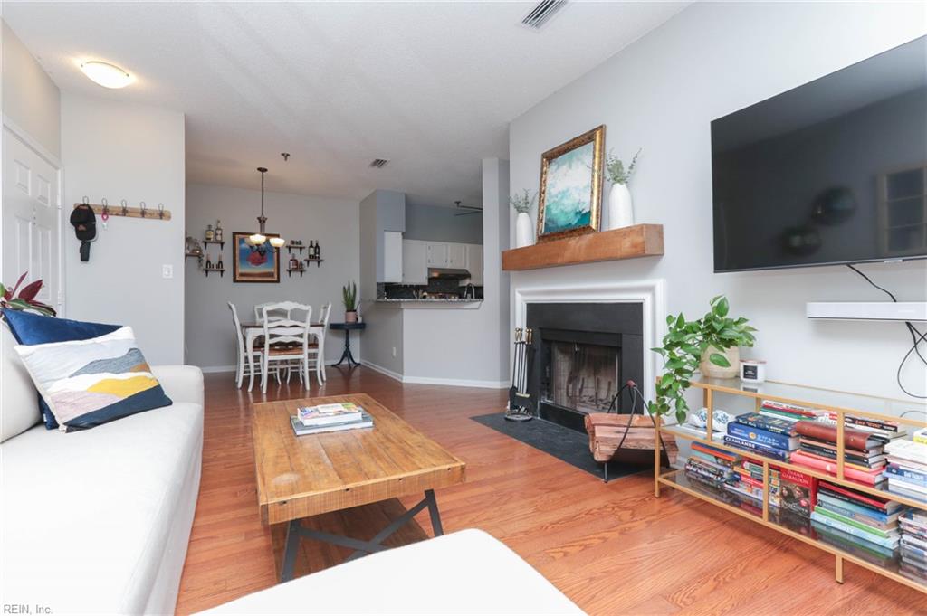 300 Yarmouth Street, Unit 323