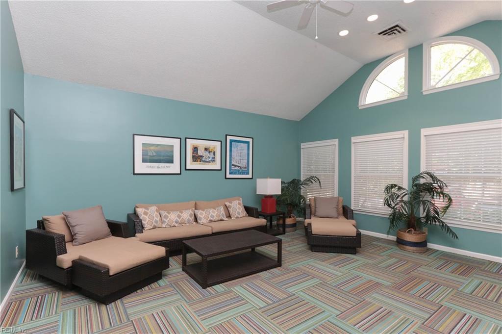 300 Yarmouth Street, Unit 323