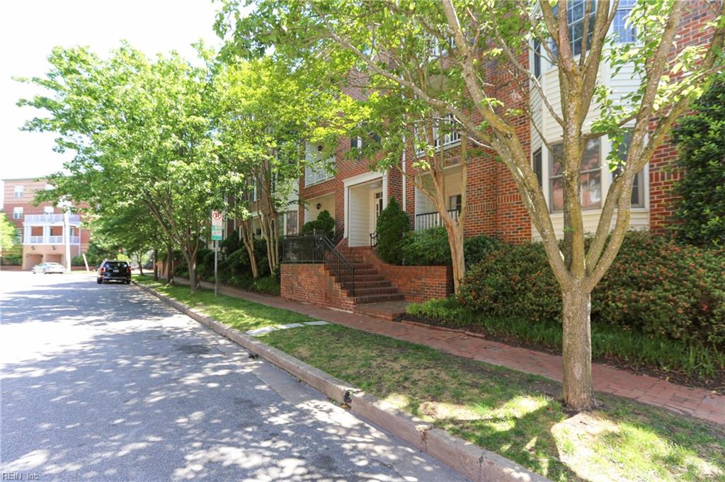 300 Yarmouth Street, Unit 323