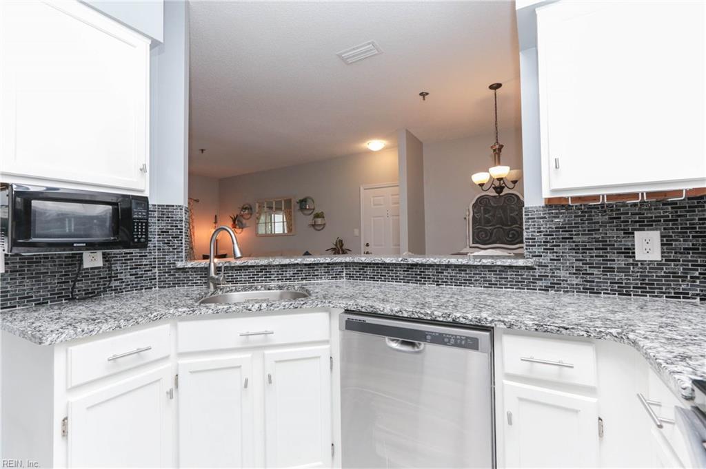 300 Yarmouth Street, Unit 323