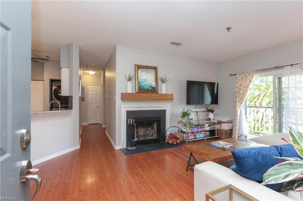 300 Yarmouth Street, Unit 323