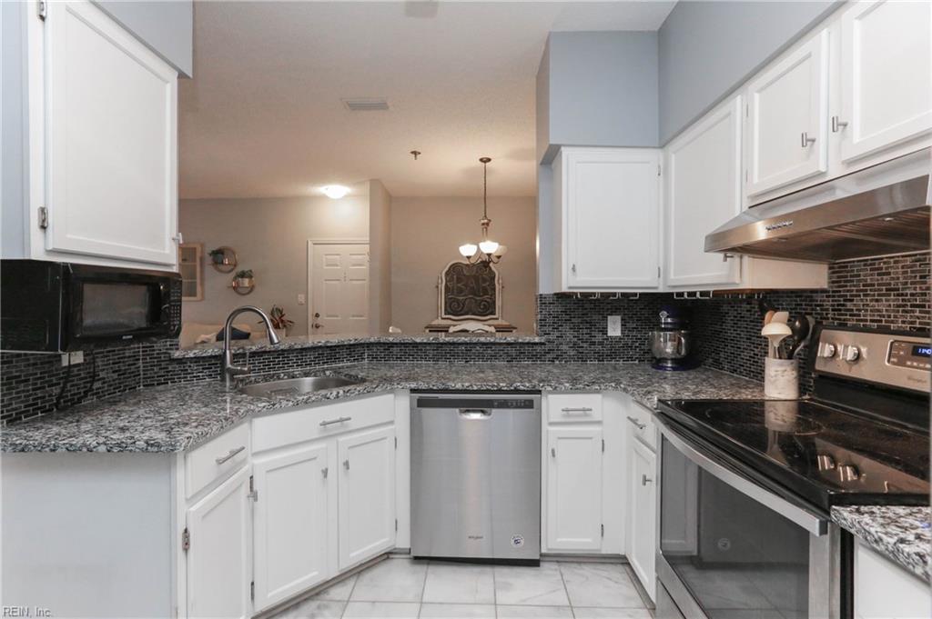 300 Yarmouth Street, Unit 323