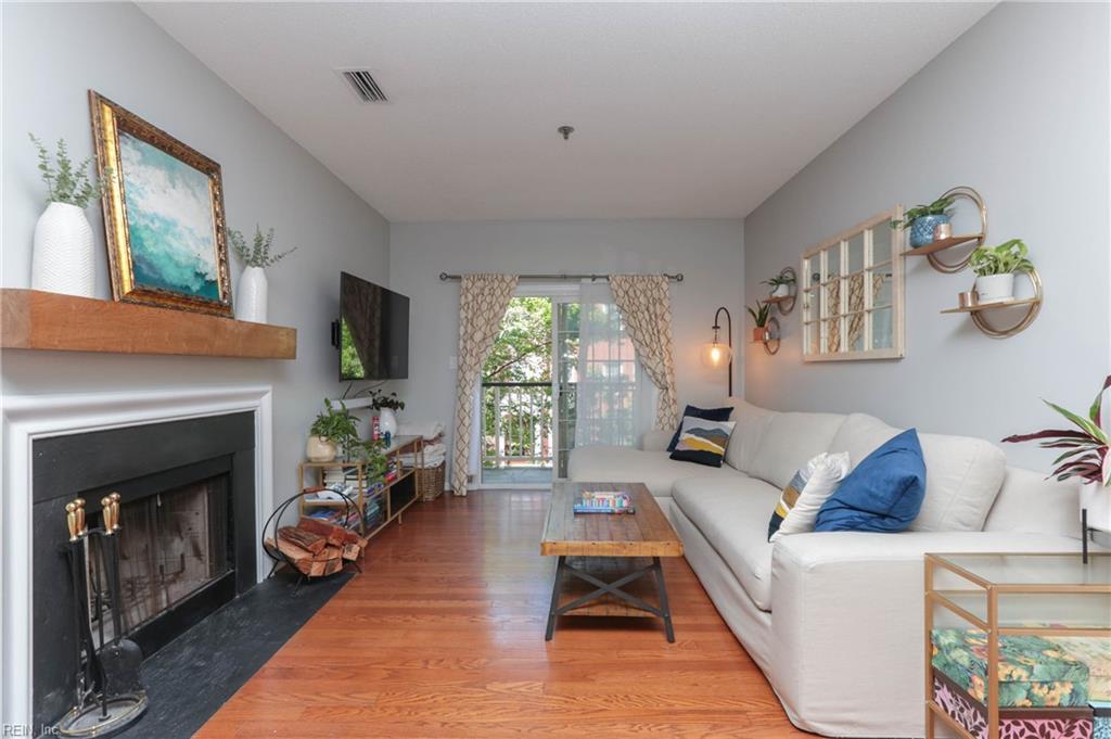 300 Yarmouth Street, Unit 323