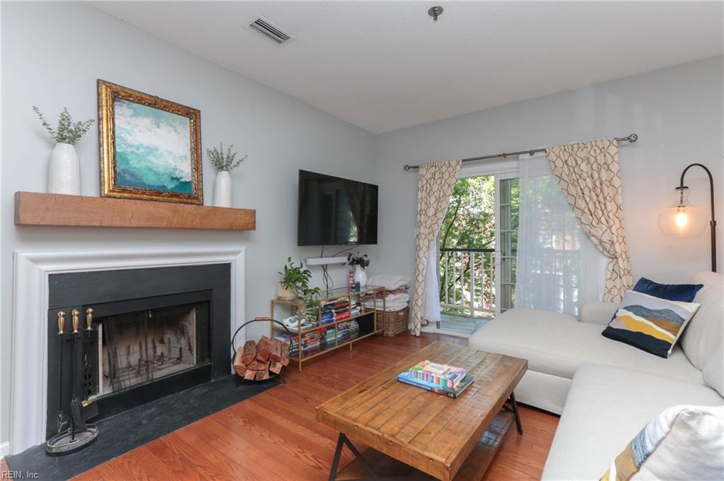 300 Yarmouth Street, Unit 323