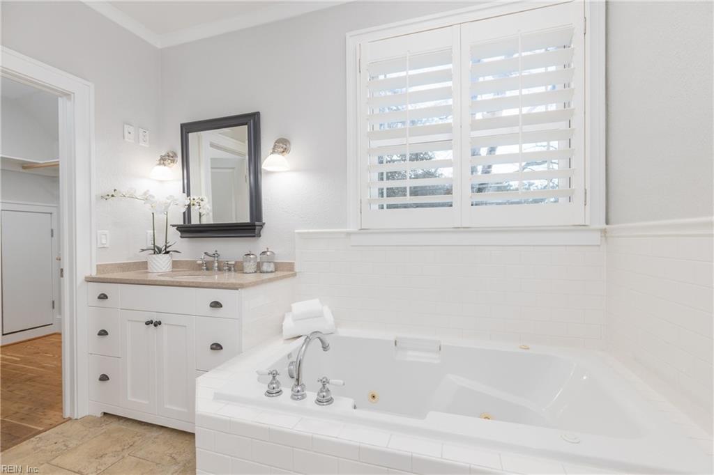 1048 N Lexan CRES
