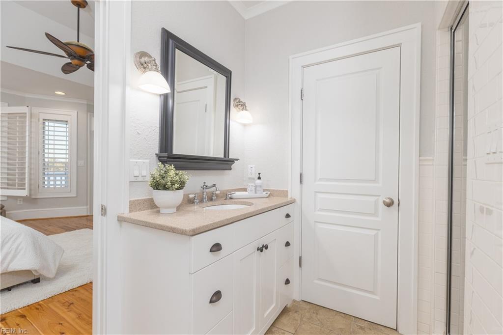 1048 N Lexan CRES