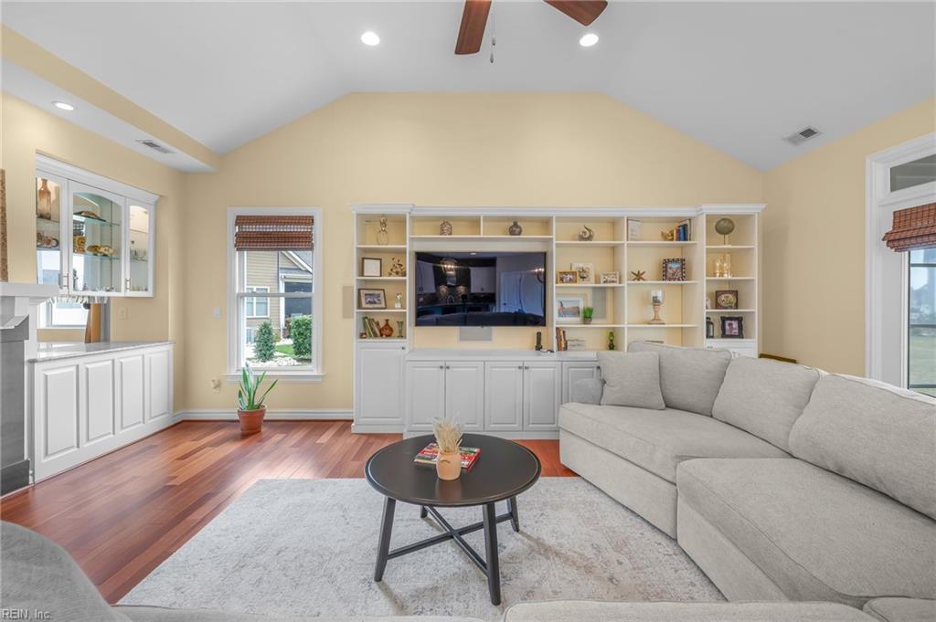 3221 Shelter Cove CT