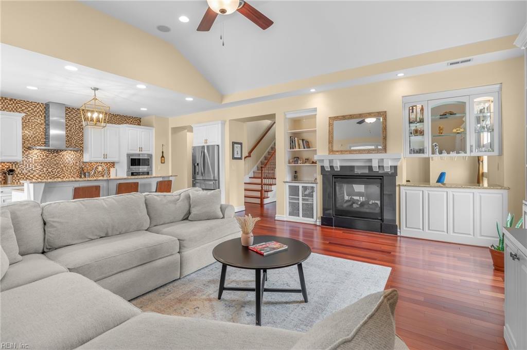 3221 Shelter Cove CT