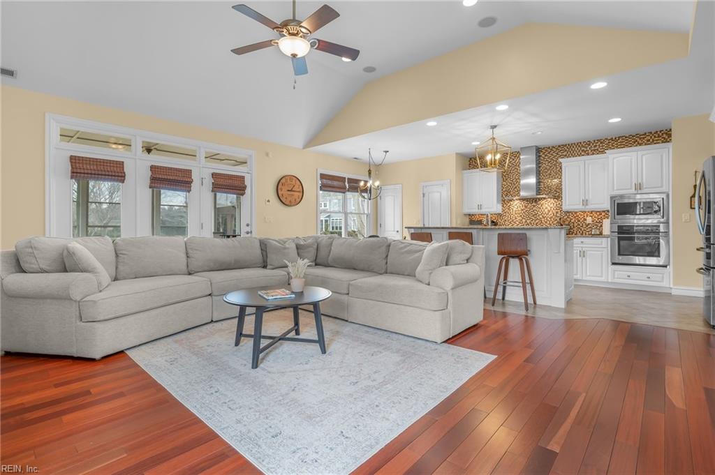 3221 Shelter Cove CT