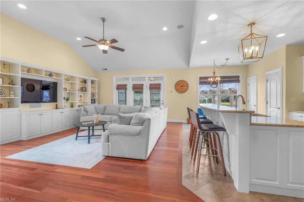 3221 Shelter Cove CT