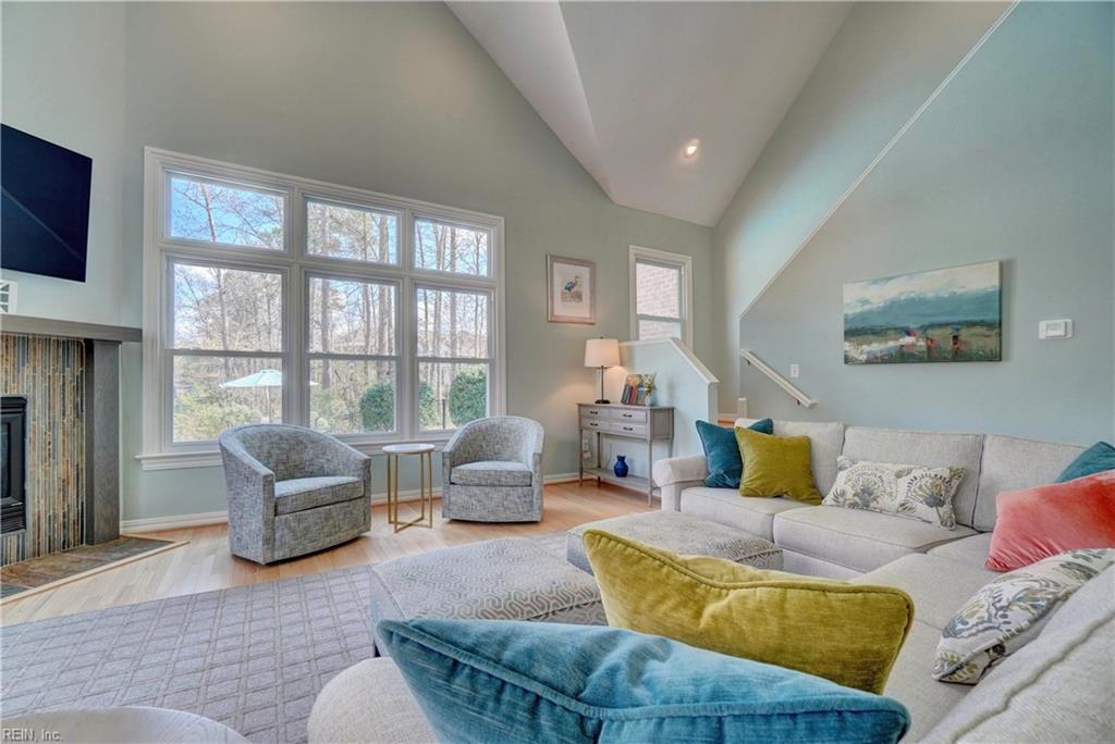 3281 Doncaster Point