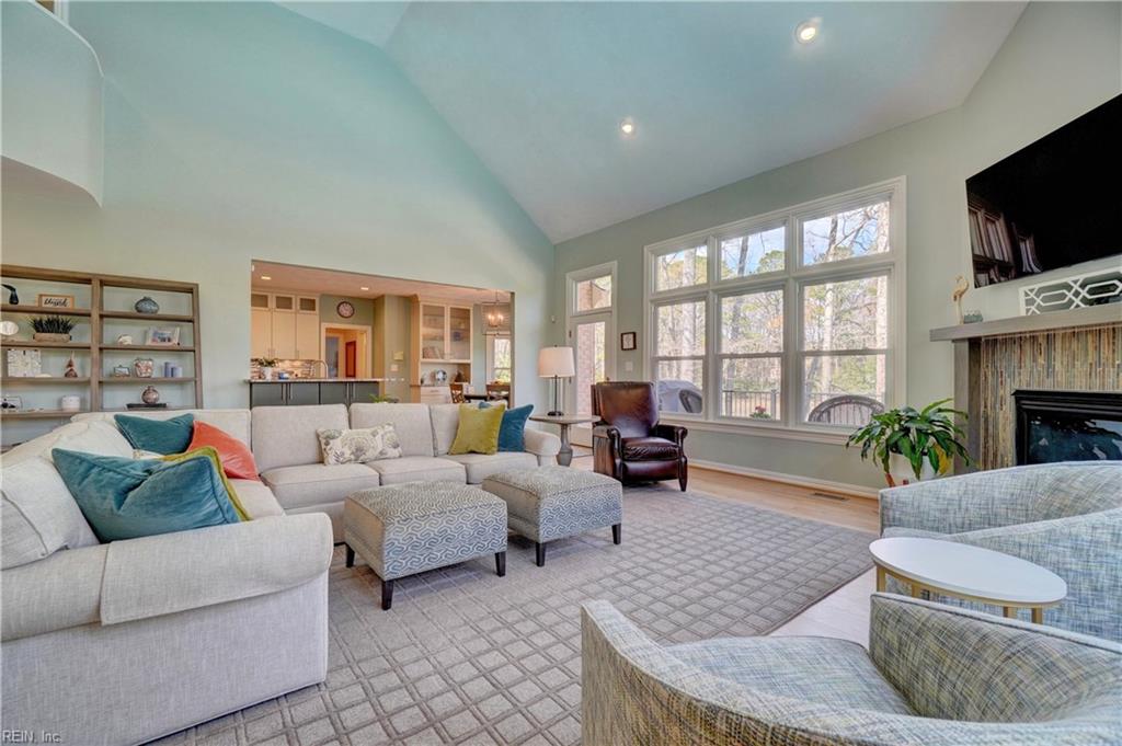3281 Doncaster Point