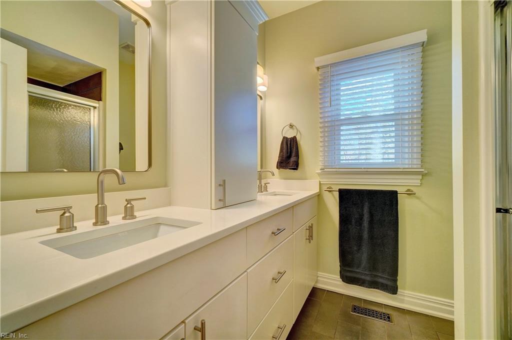 3281 Doncaster Point