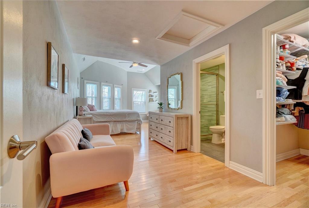 3281 Doncaster Point